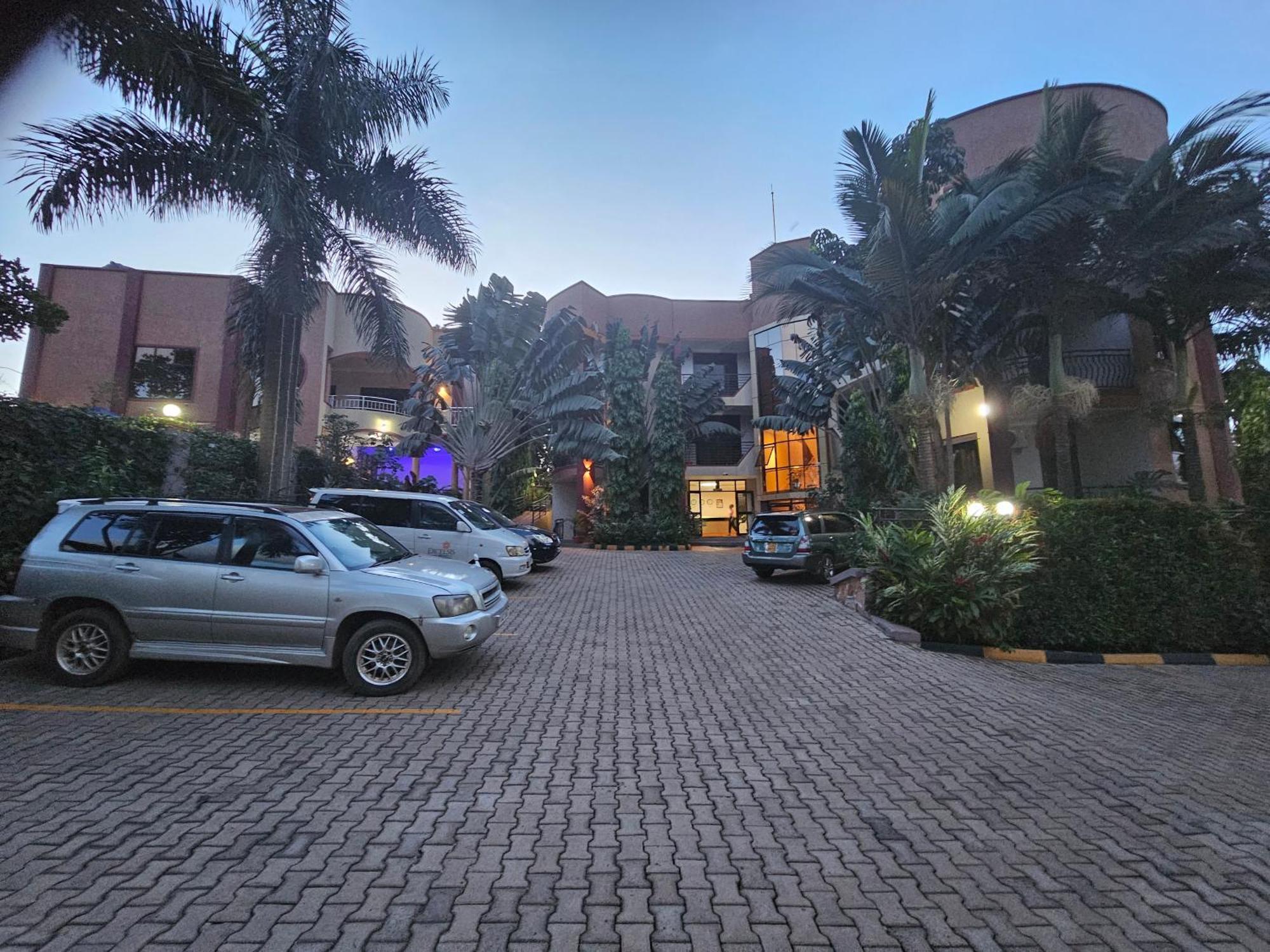 Excelsis Garden Hotels - Kampala Bagian luar foto